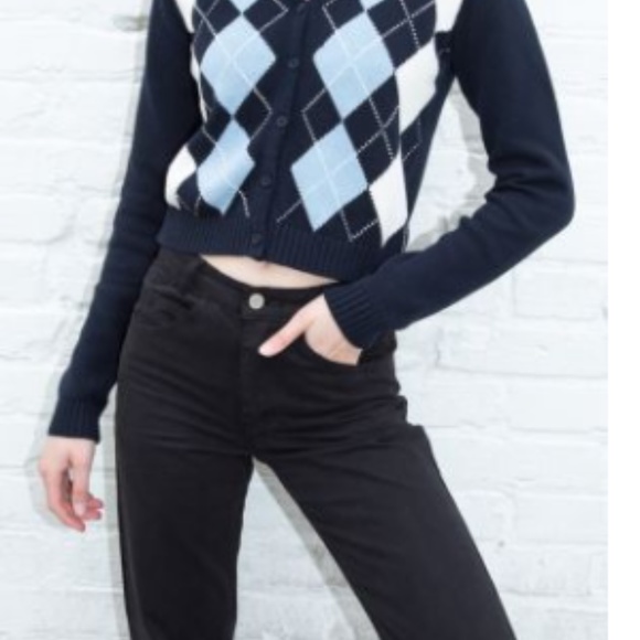 Brandy Melville Elizabeth sweater - Picture 3 of 3